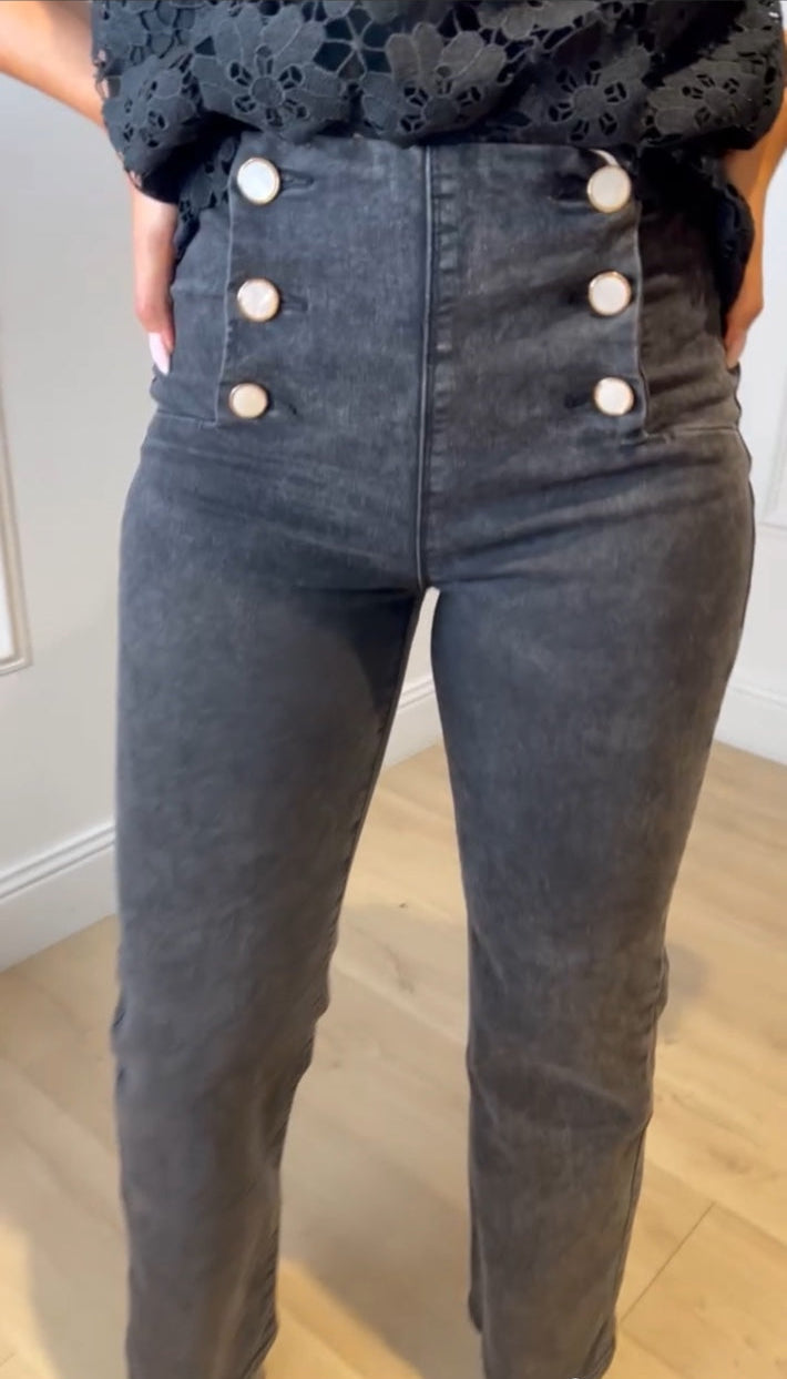 Jean Olga noir taille haute à 6 boutons - détail taille haute