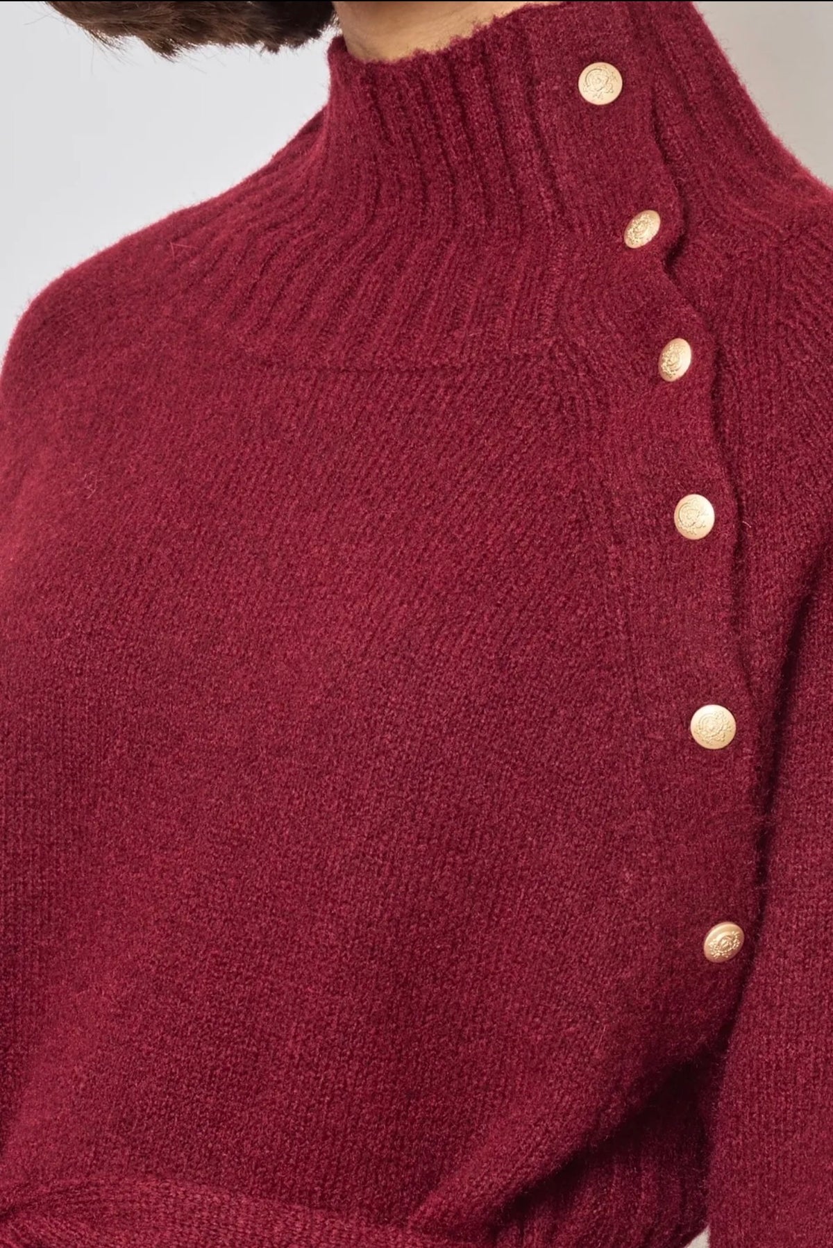 Robe Kiara bordeaux portée - Maison Azel